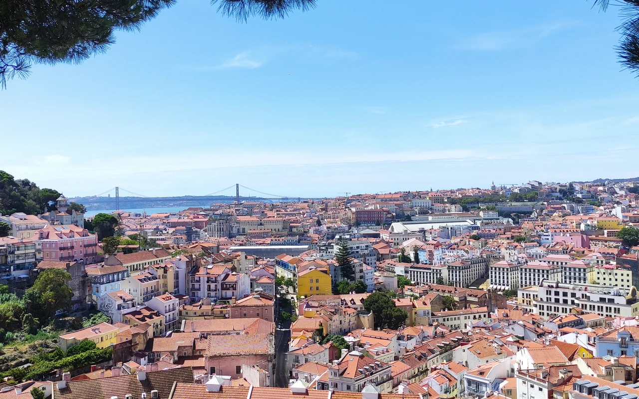 Location context: Lisbon, Portugal