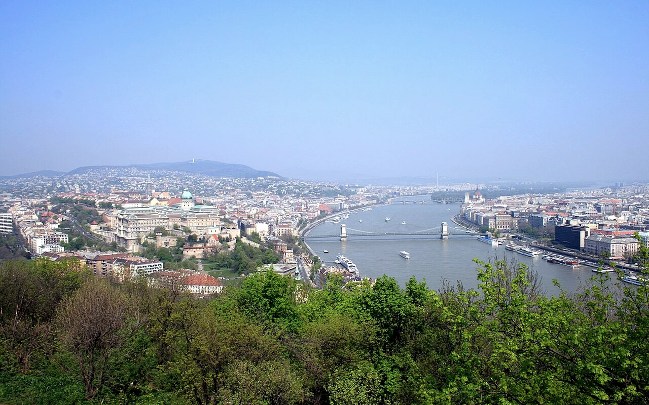 Location context: Budapest, Hungary