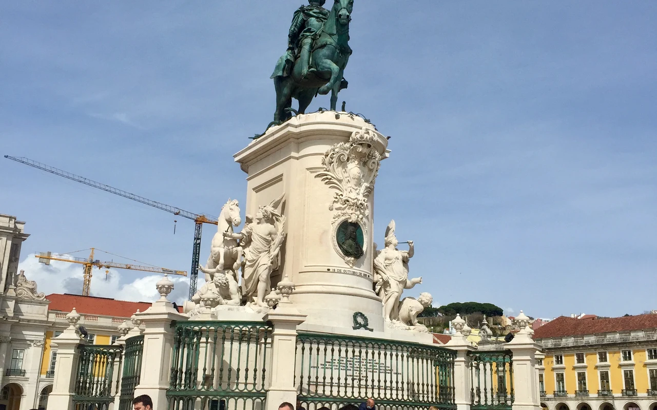 Location context: Lisbon, Portugal